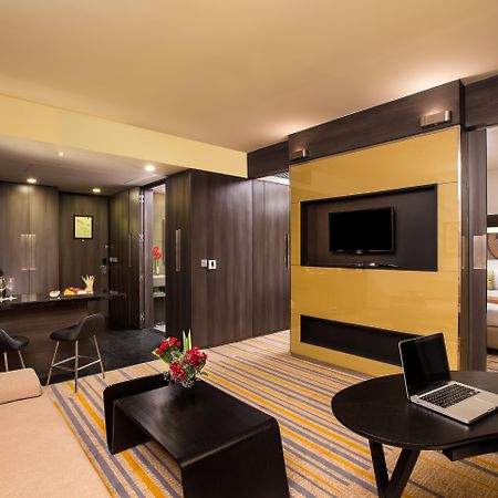 Novotel Kolkata Hotel And Residences Luaran gambar Suite at the hotel
