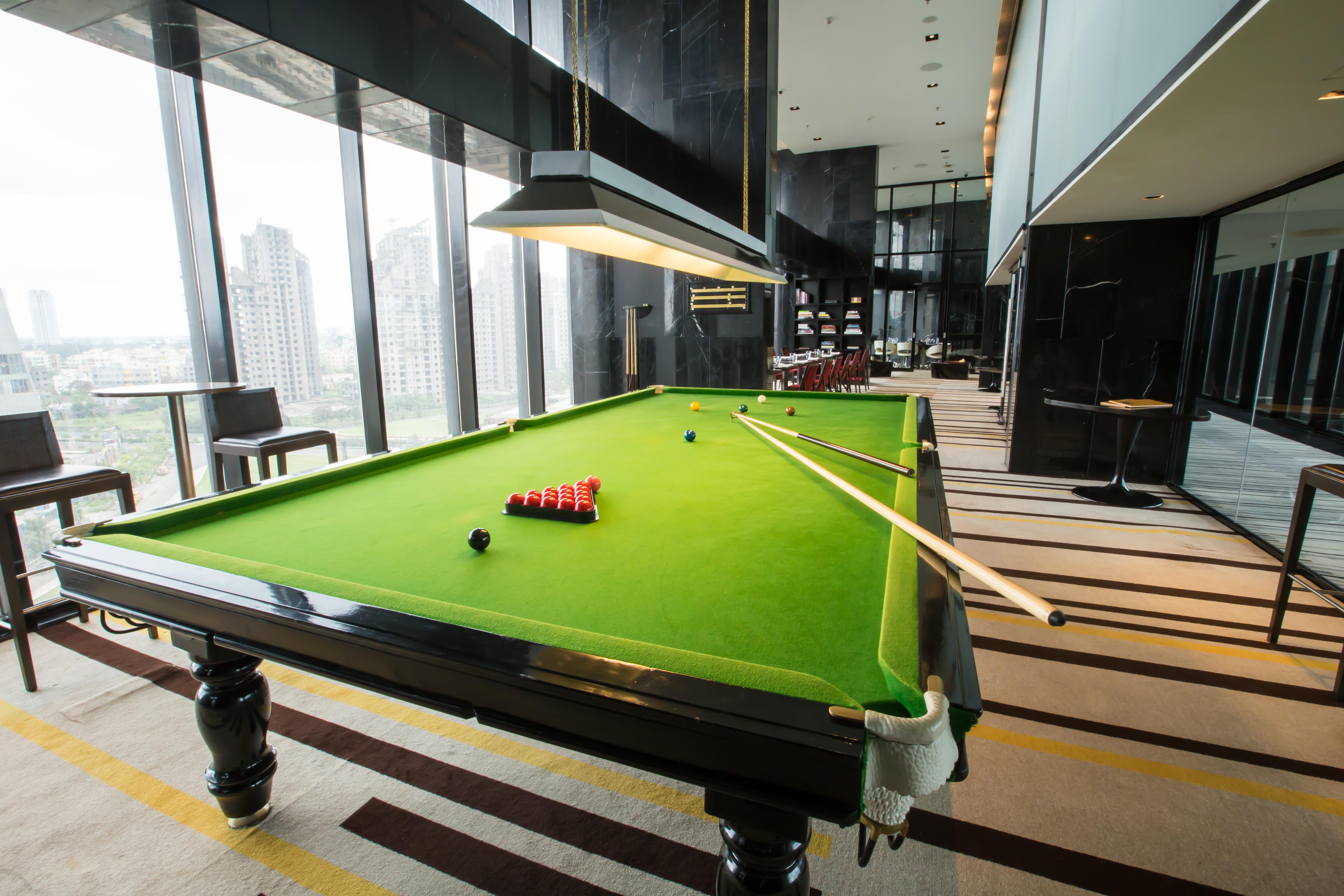 Novotel Kolkata Hotel And Residences Luaran gambar A snooker table