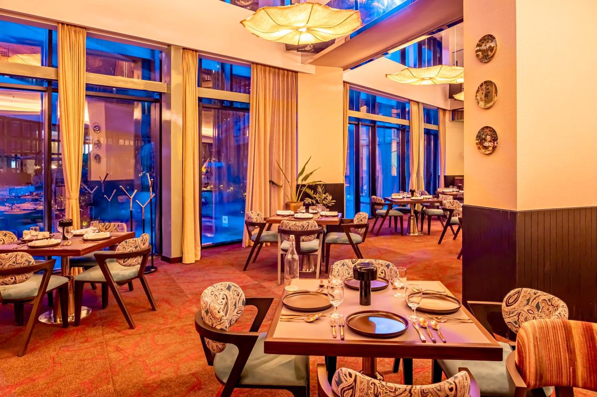 Novotel Kolkata Hotel And Residences Luaran gambar The restaurant