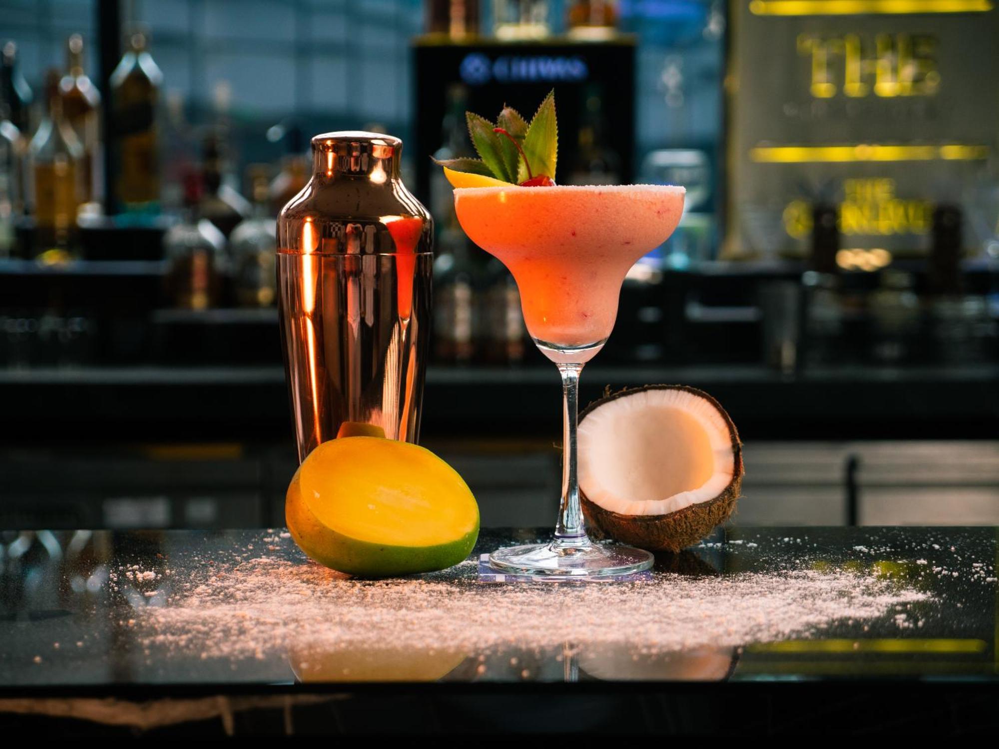 Novotel Kolkata Hotel And Residences Luaran gambar A frozen margarita