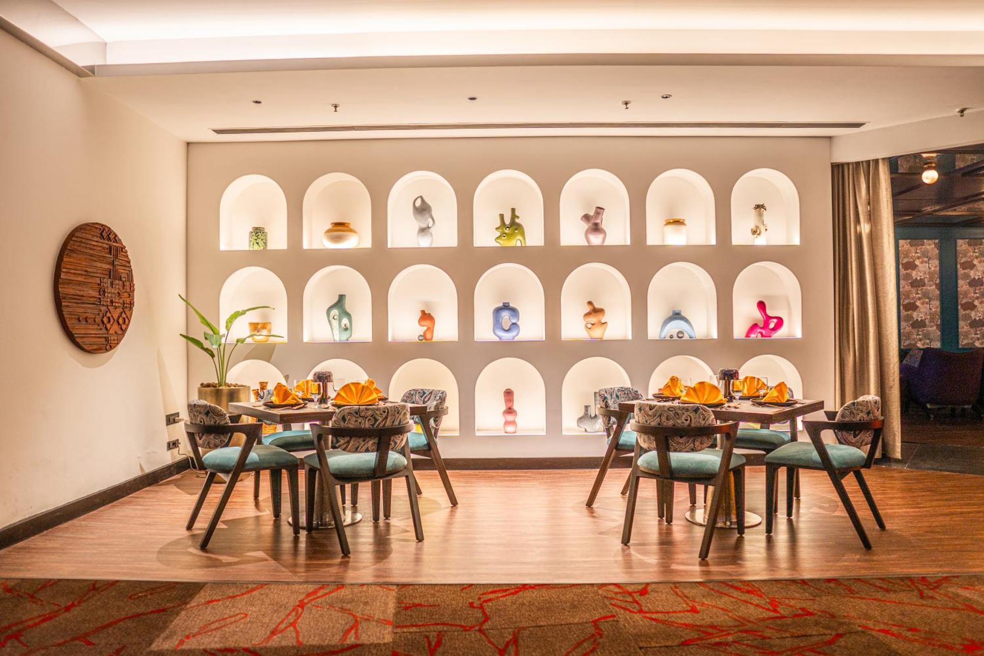 Novotel Kolkata Hotel And Residences Luaran gambar The restaurant