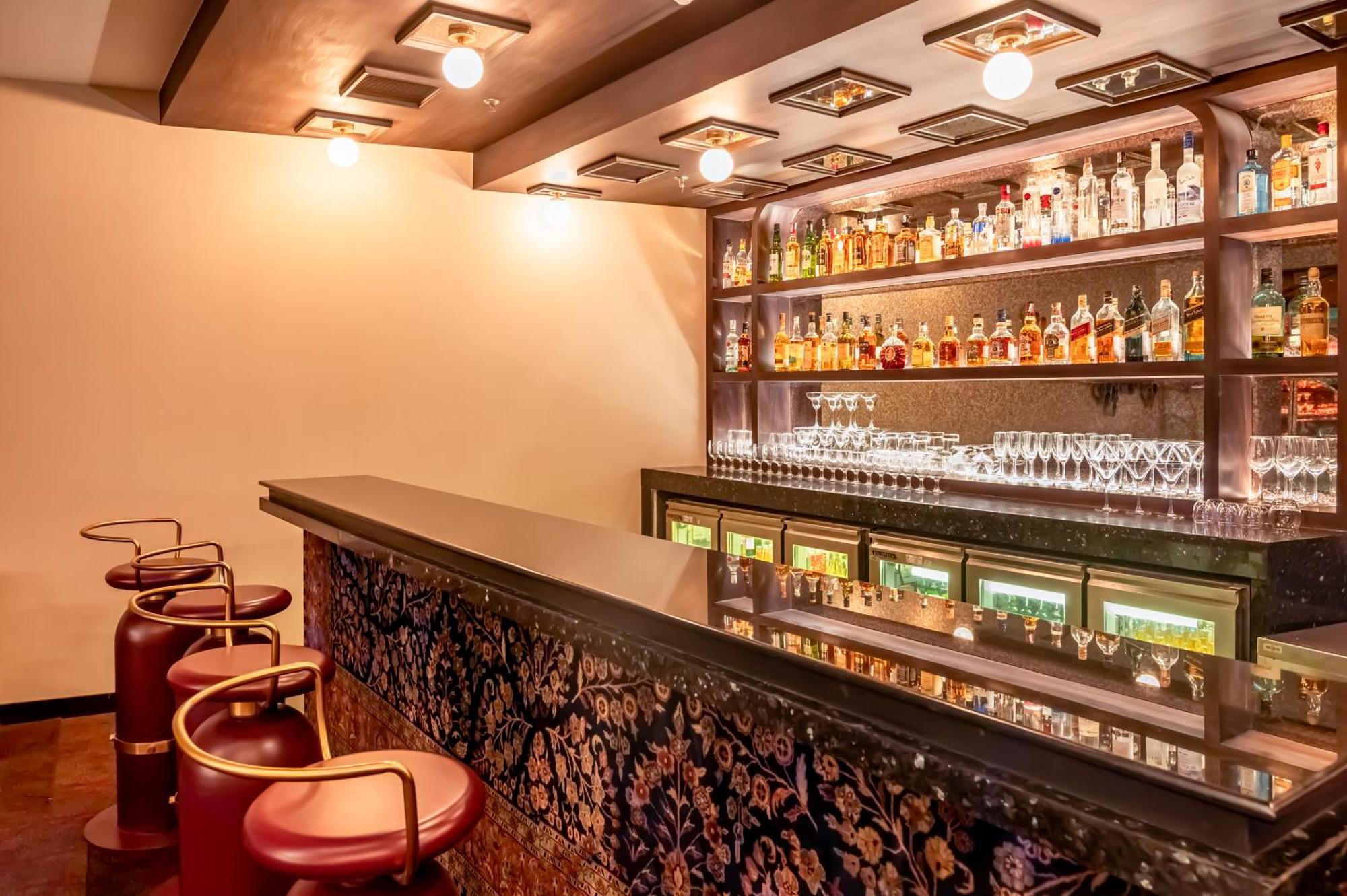 Novotel Kolkata Hotel And Residences Luaran gambar The bar at the hotel