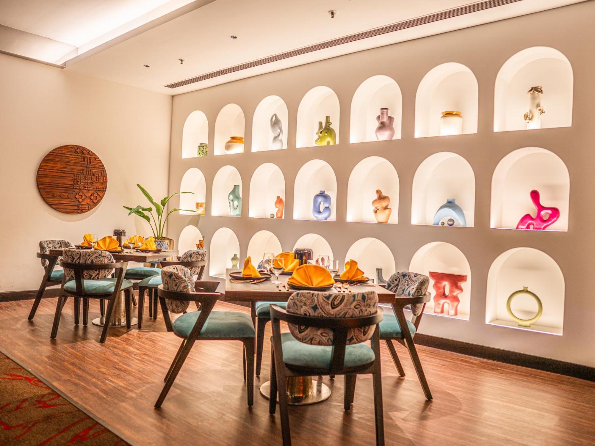 Novotel Kolkata Hotel And Residences Luaran gambar The restaurant at the hotel