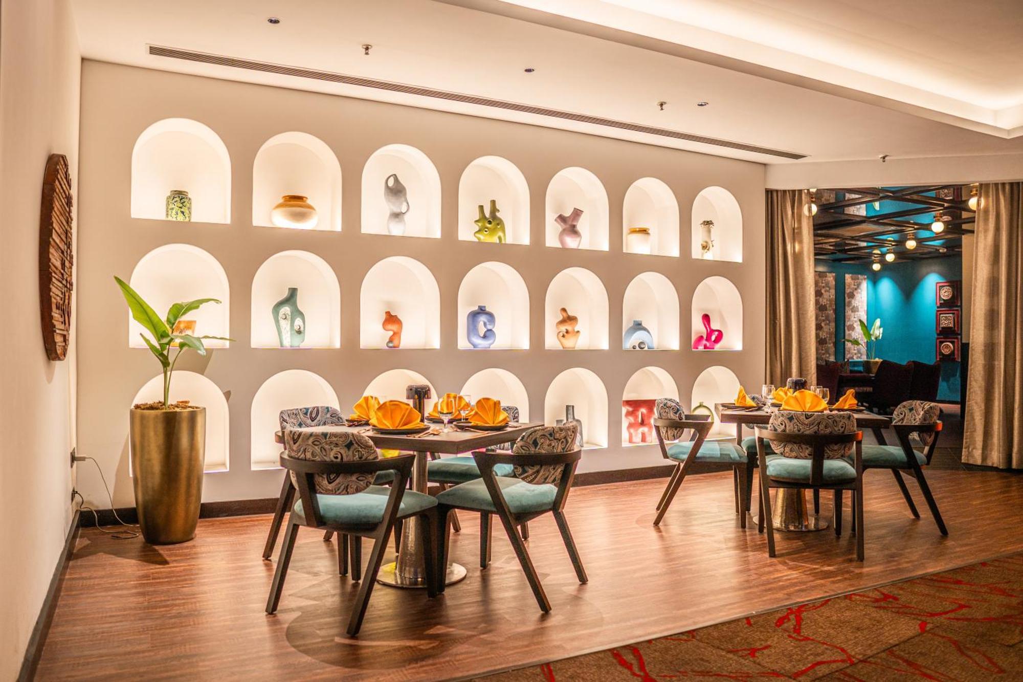 Novotel Kolkata Hotel And Residences Luaran gambar The restaurant
