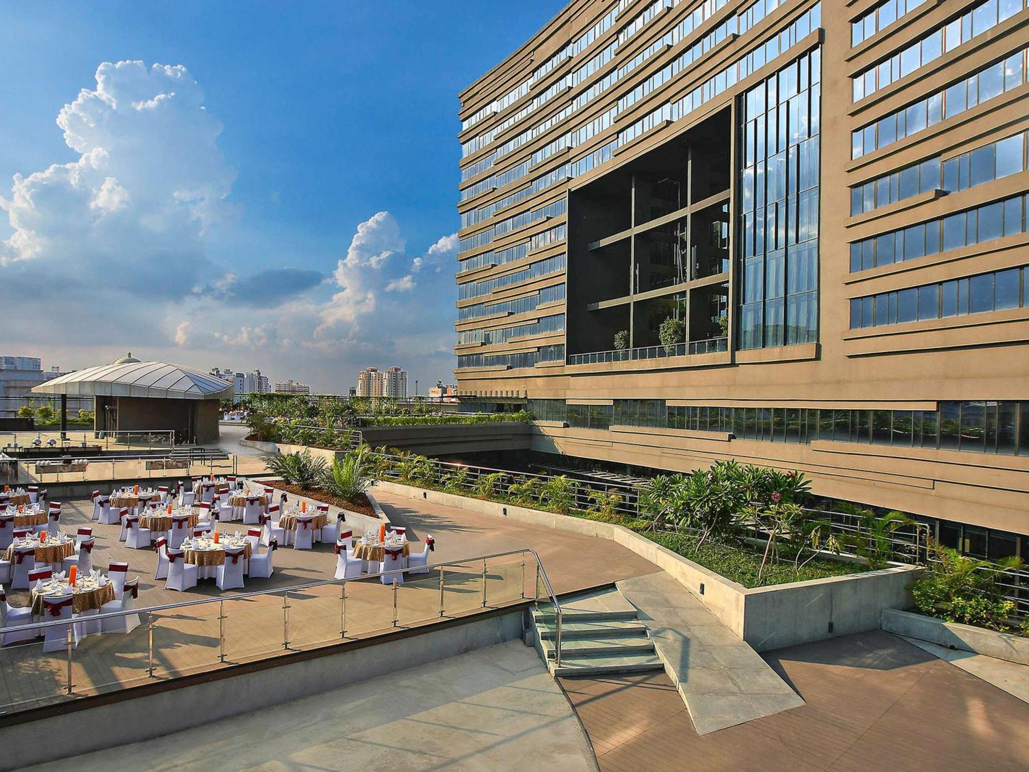 Novotel Kolkata Hotel And Residences Luaran gambar The Ritz-Carlton, DIFC, Dubai