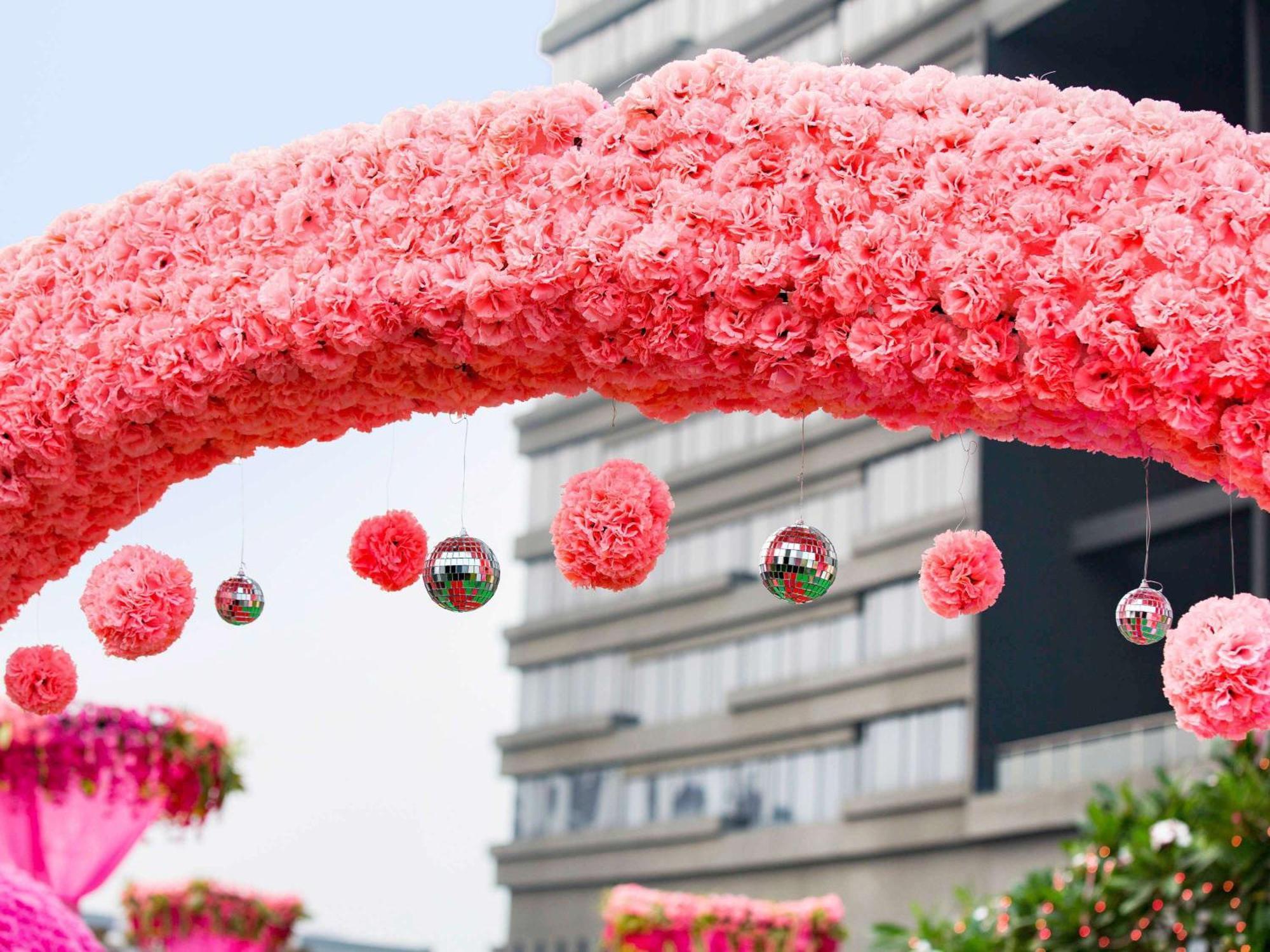 Novotel Kolkata Hotel And Residences Luaran gambar Flower Festival in Japan