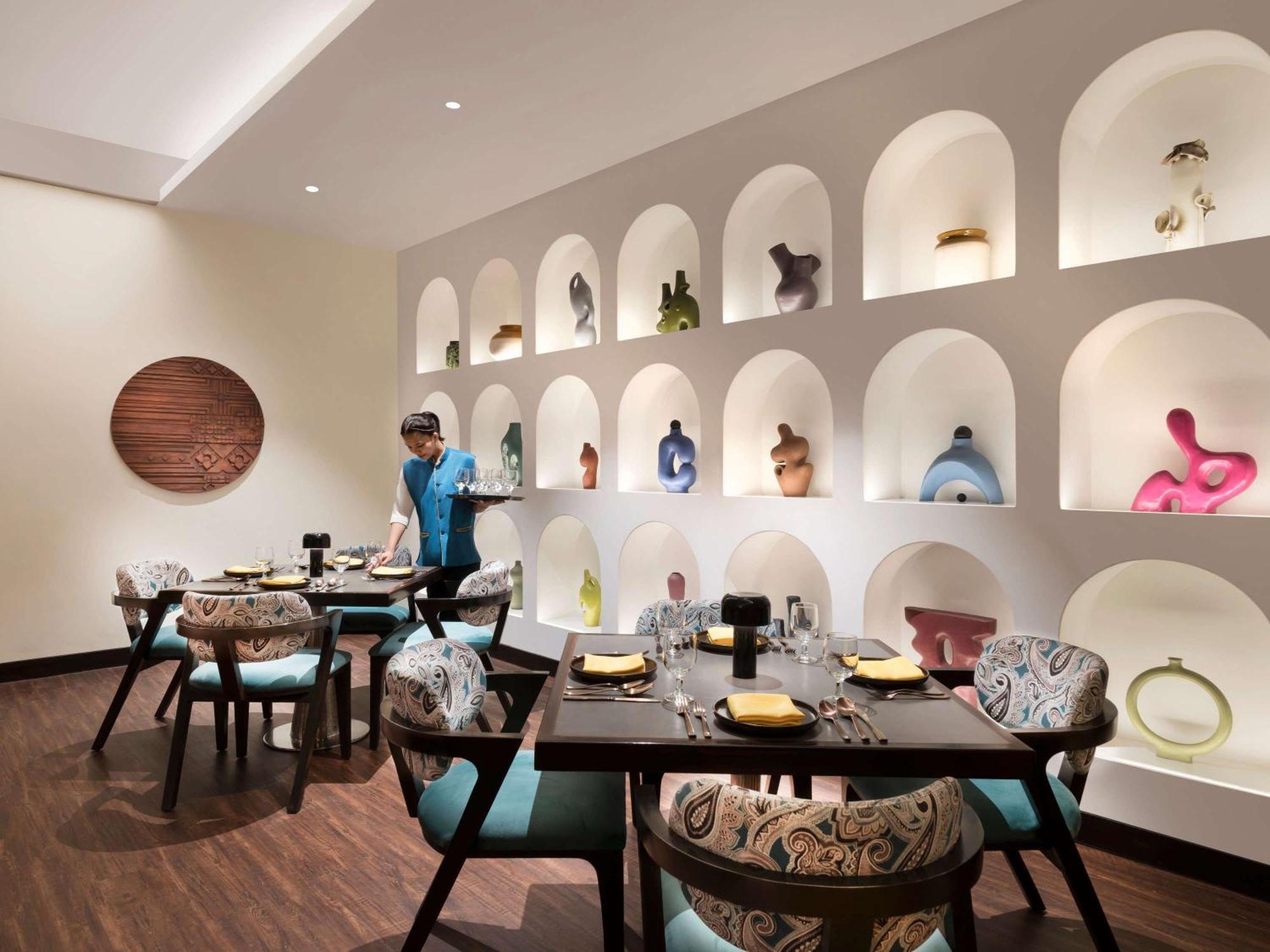 Novotel Kolkata Hotel And Residences Luaran gambar The restaurant
