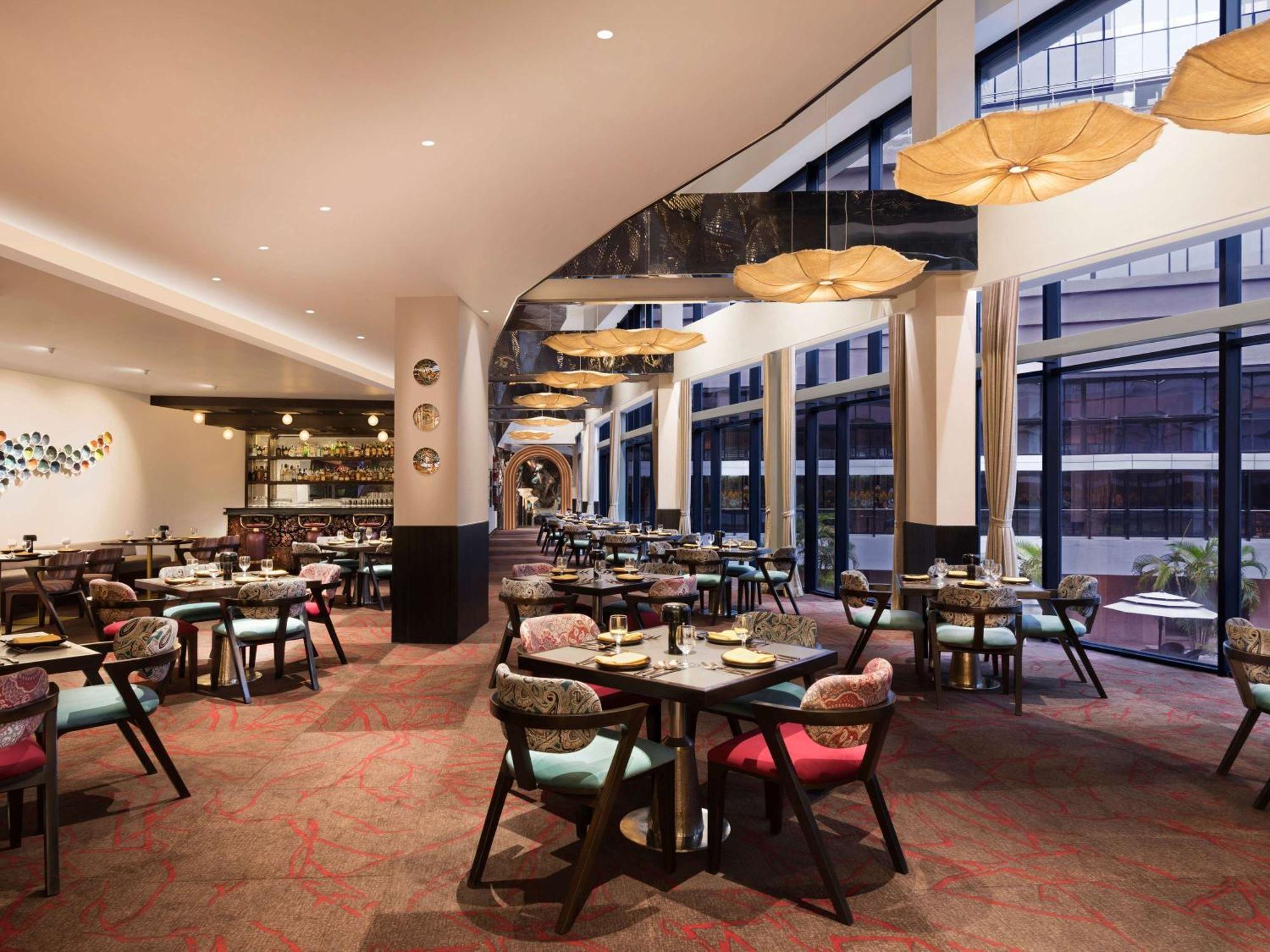 Novotel Kolkata Hotel And Residences Luaran gambar The restaurant