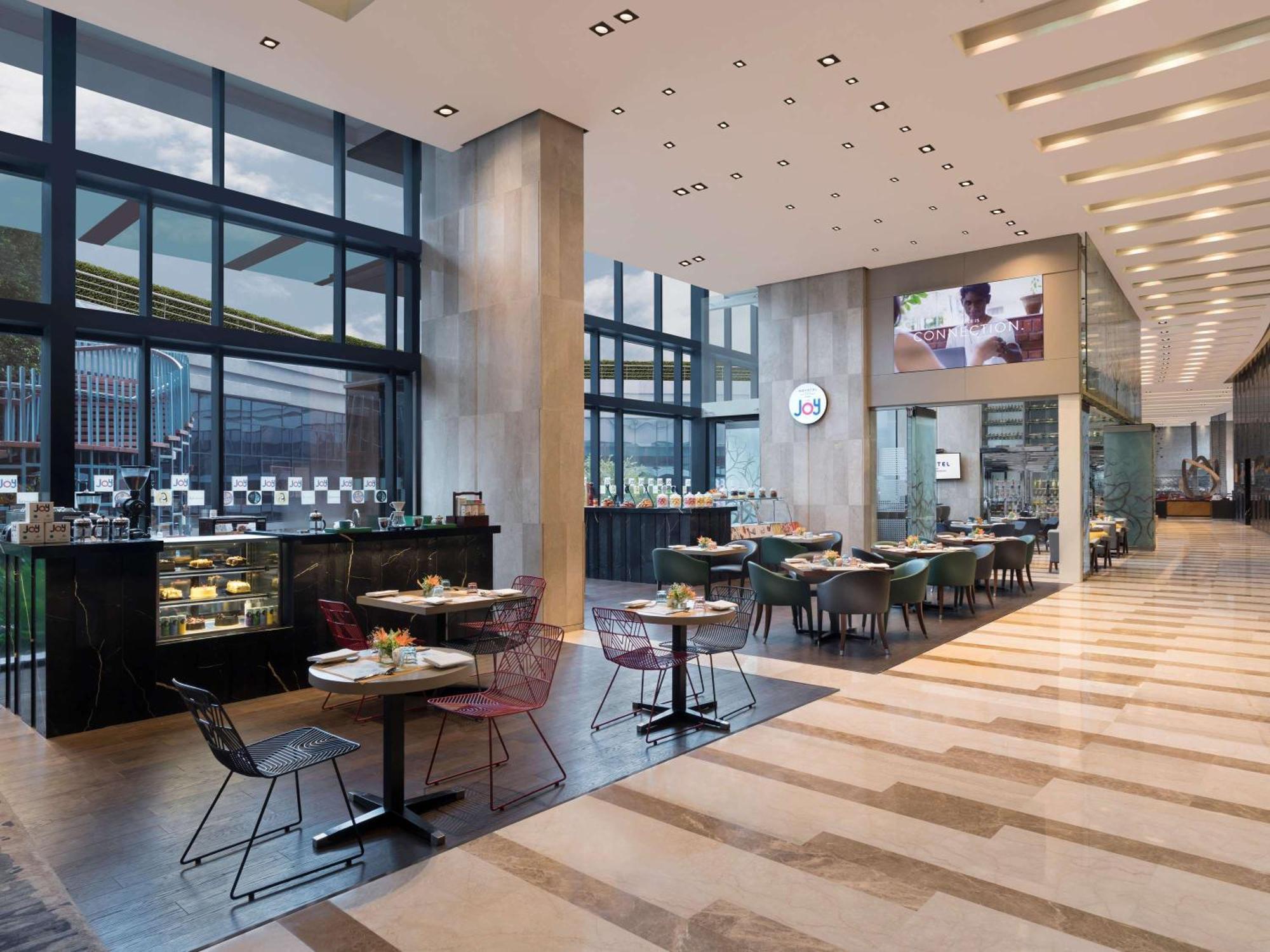 Novotel Kolkata Hotel And Residences Luaran gambar The restaurant