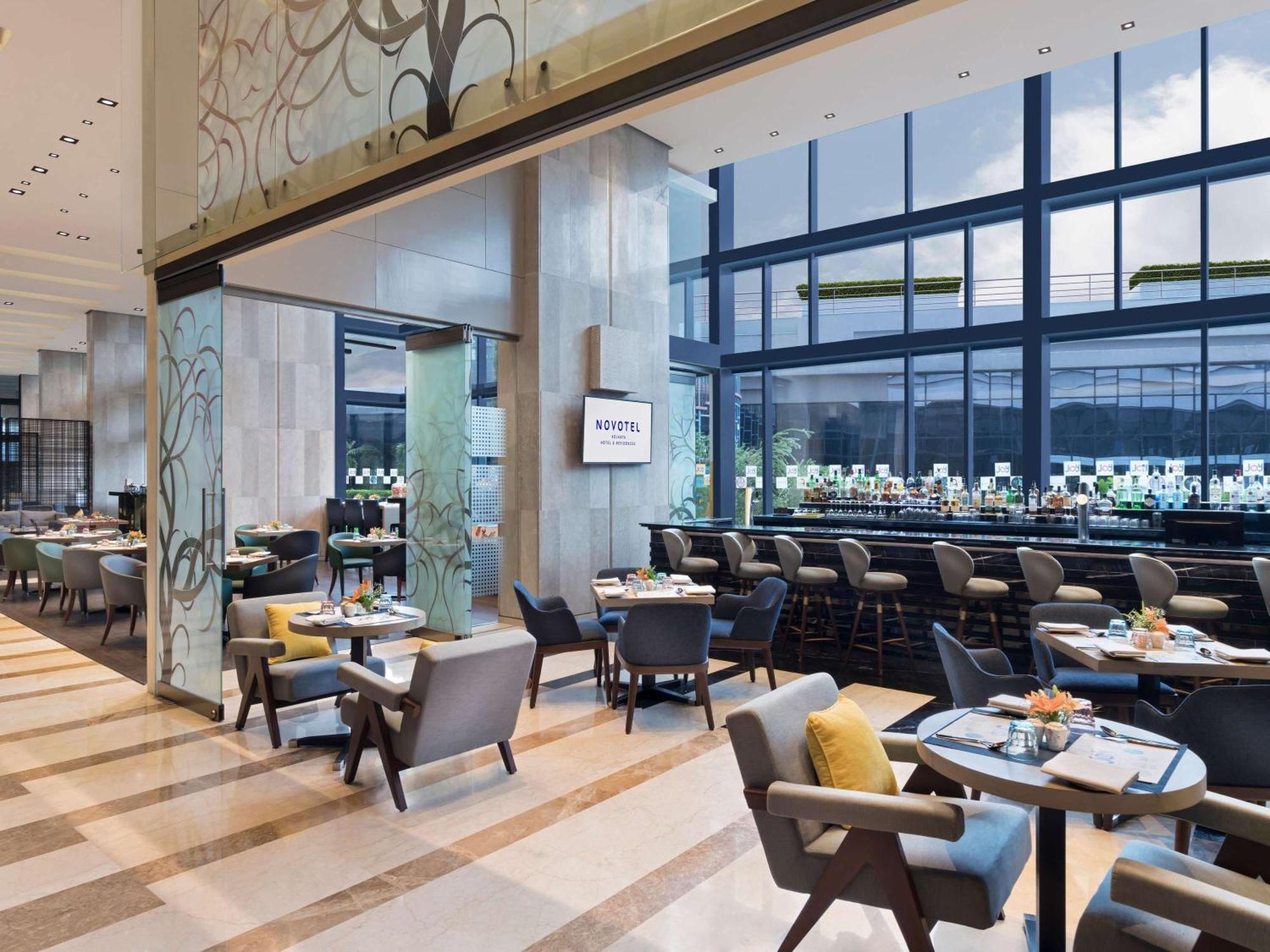 Novotel Kolkata Hotel And Residences Luaran gambar The restaurant