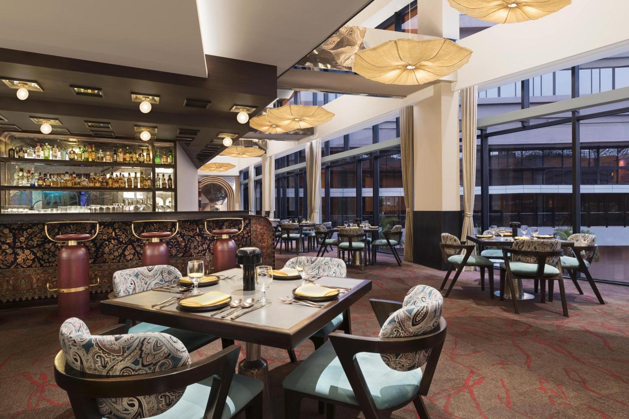 Novotel Kolkata Hotel And Residences Luaran gambar The restaurant