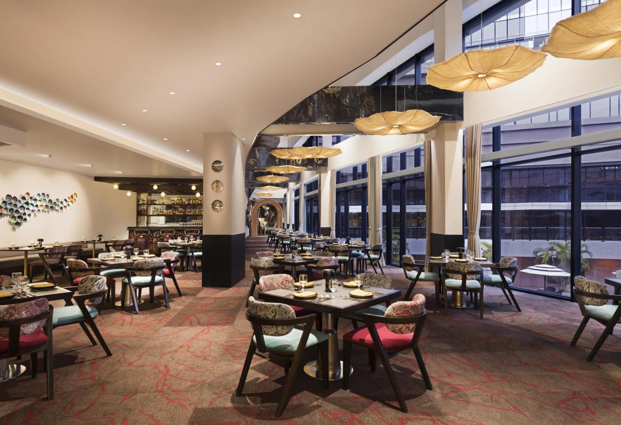 Novotel Kolkata Hotel And Residences Luaran gambar The restaurant