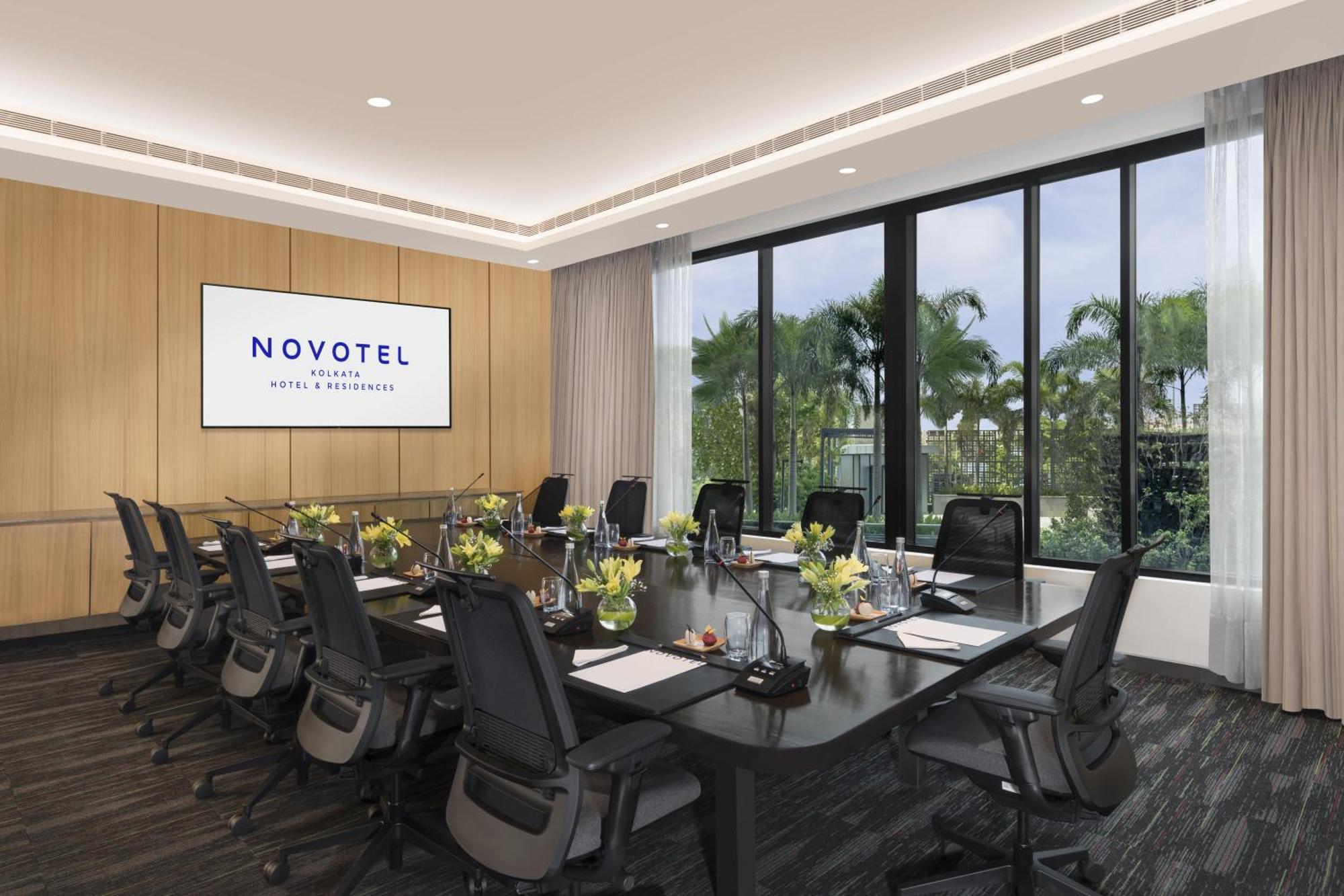 Novotel Kolkata Hotel And Residences Luaran gambar Meeting room